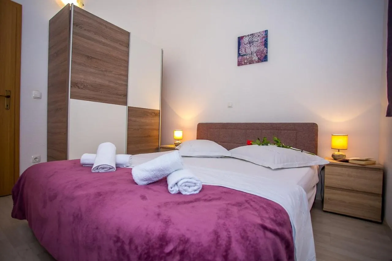 Apartments Marija Okrug Gornji 3*,  Hırvatistan