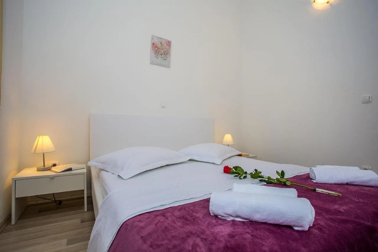 Apartments Marija Okrug Gornji 3*,
